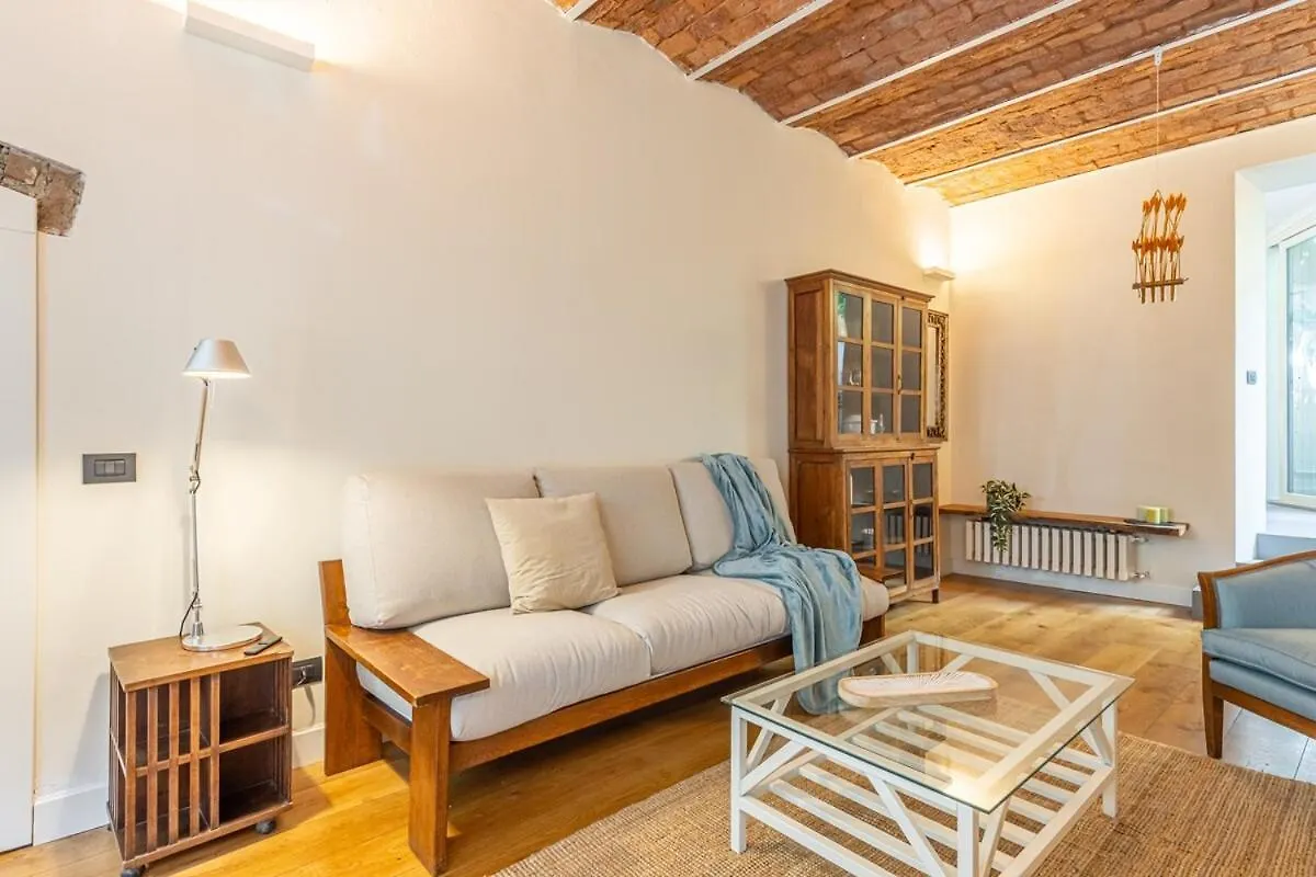 Apartament Navigli Typical Milan Home With Private Courtyard