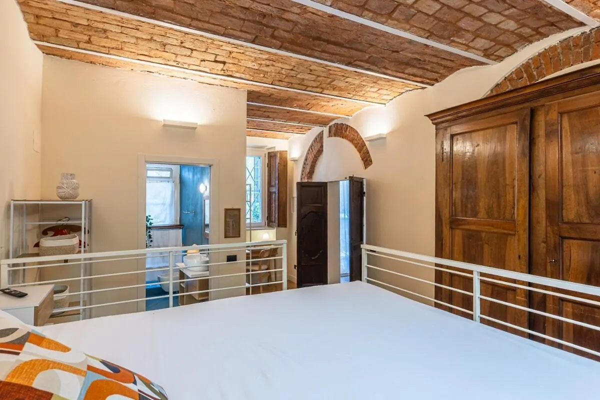 Apartament Navigli Typical Milan Home With Private Courtyard Włochy