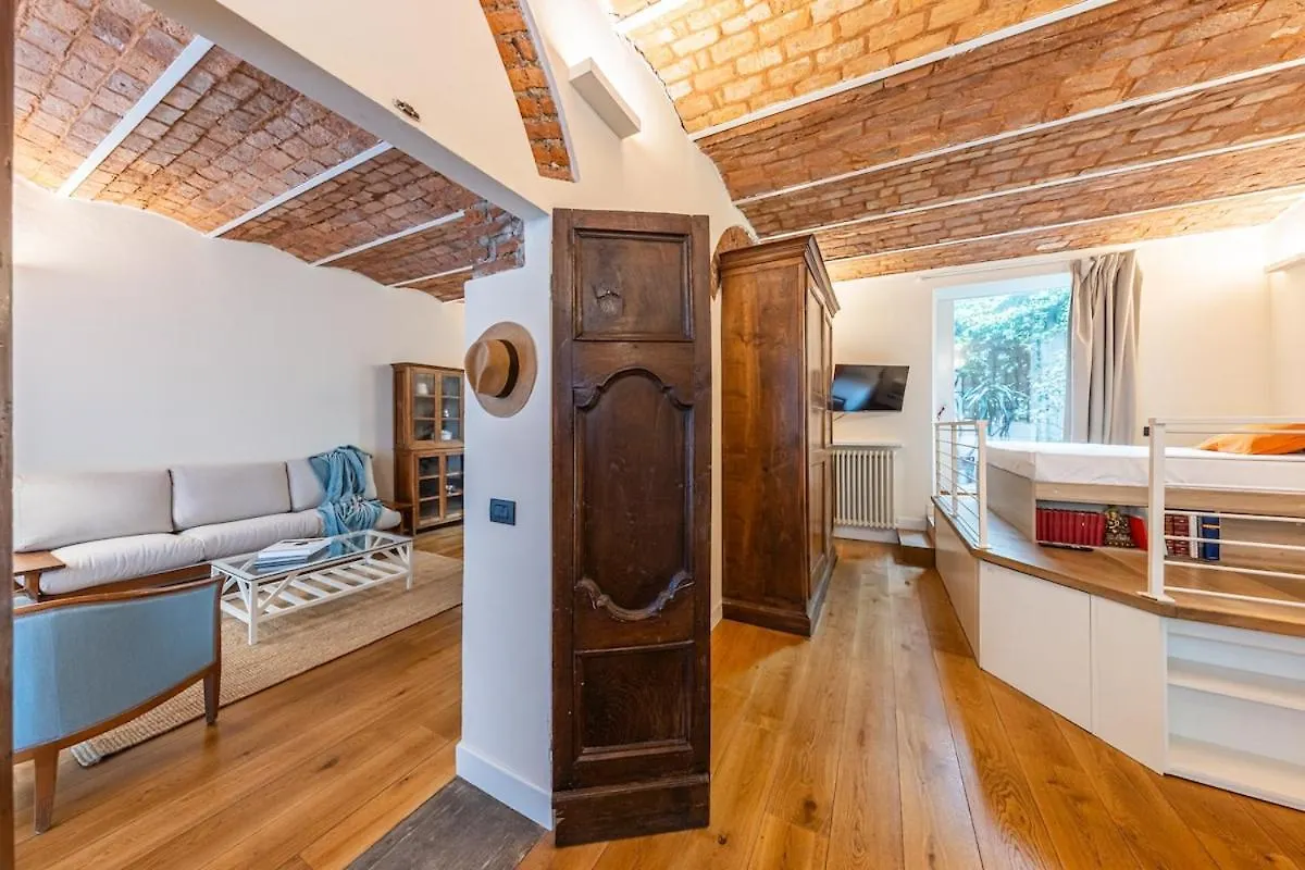 Apartament Navigli Typical Milan Home With Private Courtyard