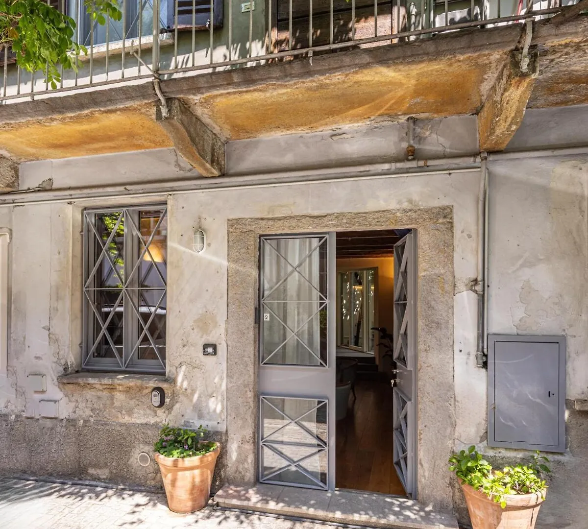 Navigli Typical Milan Home With Private Courtyard Włochy